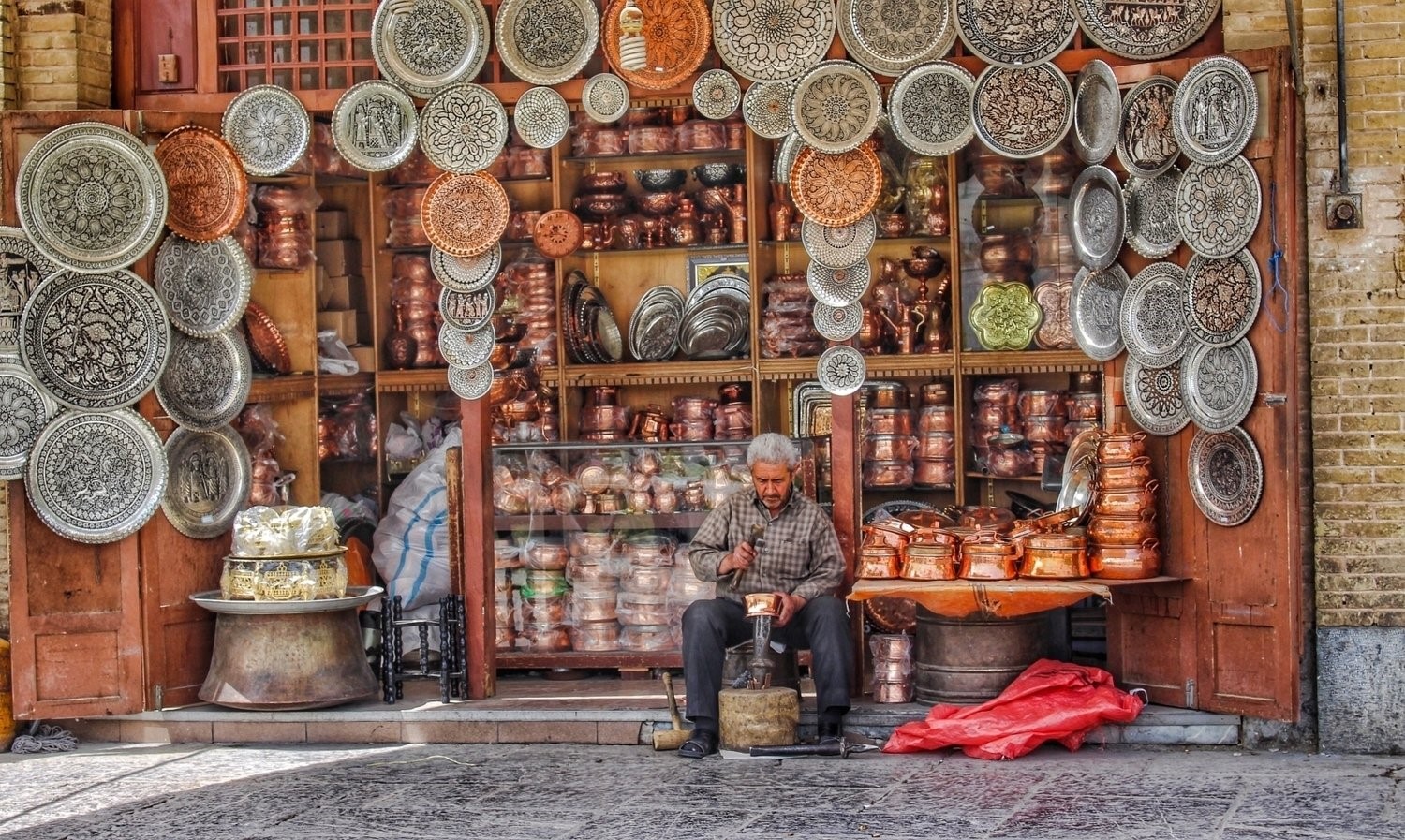 Craftsman in Naqsh e Jahan Square